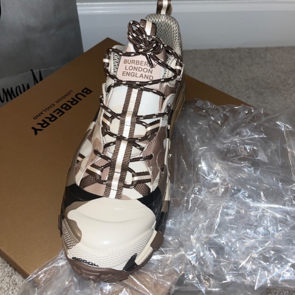 Burberry men shoes - Picture 2 of 2